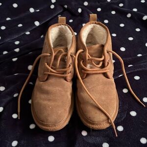 ugg boots that’s tie, womens size 9, got these last christmas didn’t wear much.